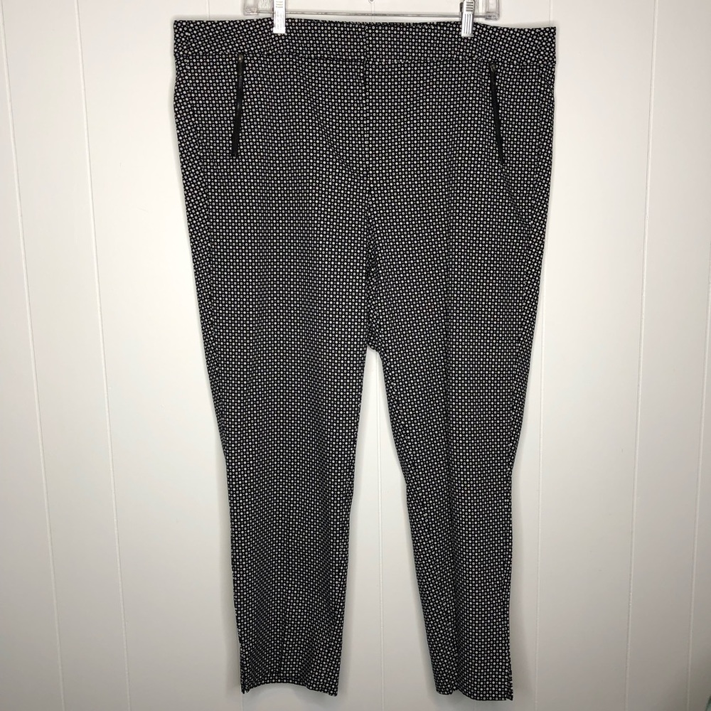 Lane Bryant  black cropped pants size 24.